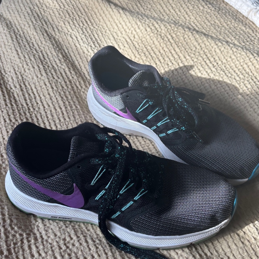 Nike Women's Black and Purple Sneakers